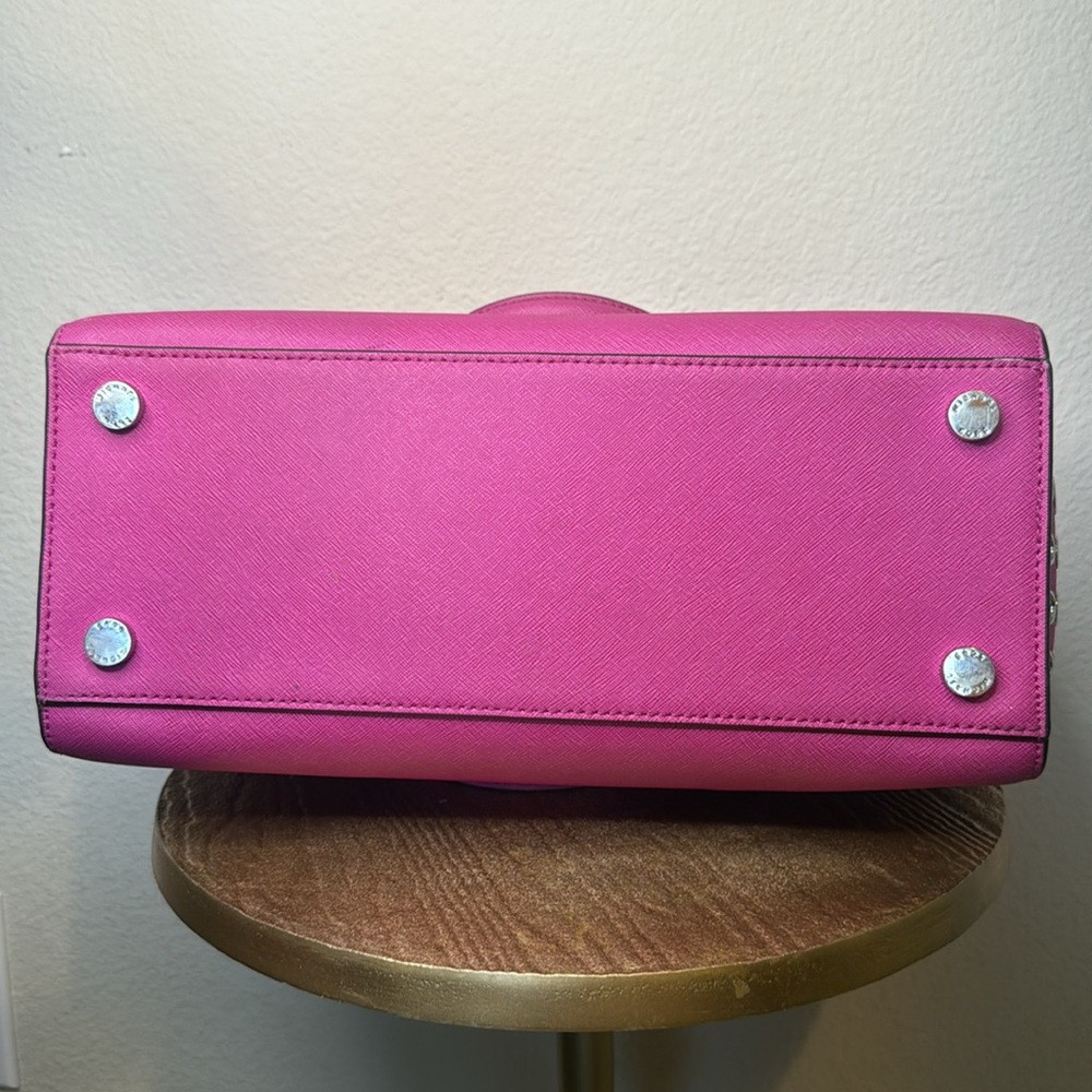 MICHAEL KORS SELMA Grommet
Saffiano Leather LG Satchel, Fuchsia pink, GUC - Picture 11 of 17